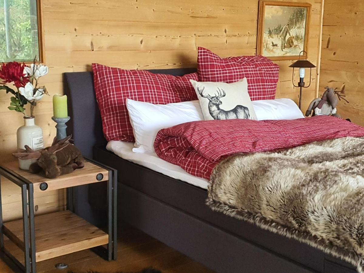 River Mosel Holiday Homes, Meerfeld Studio With A Lake View מראה חיצוני תמונה